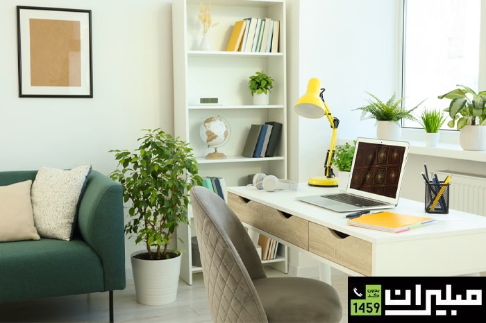 از گل و گلدان استفاده کنید.